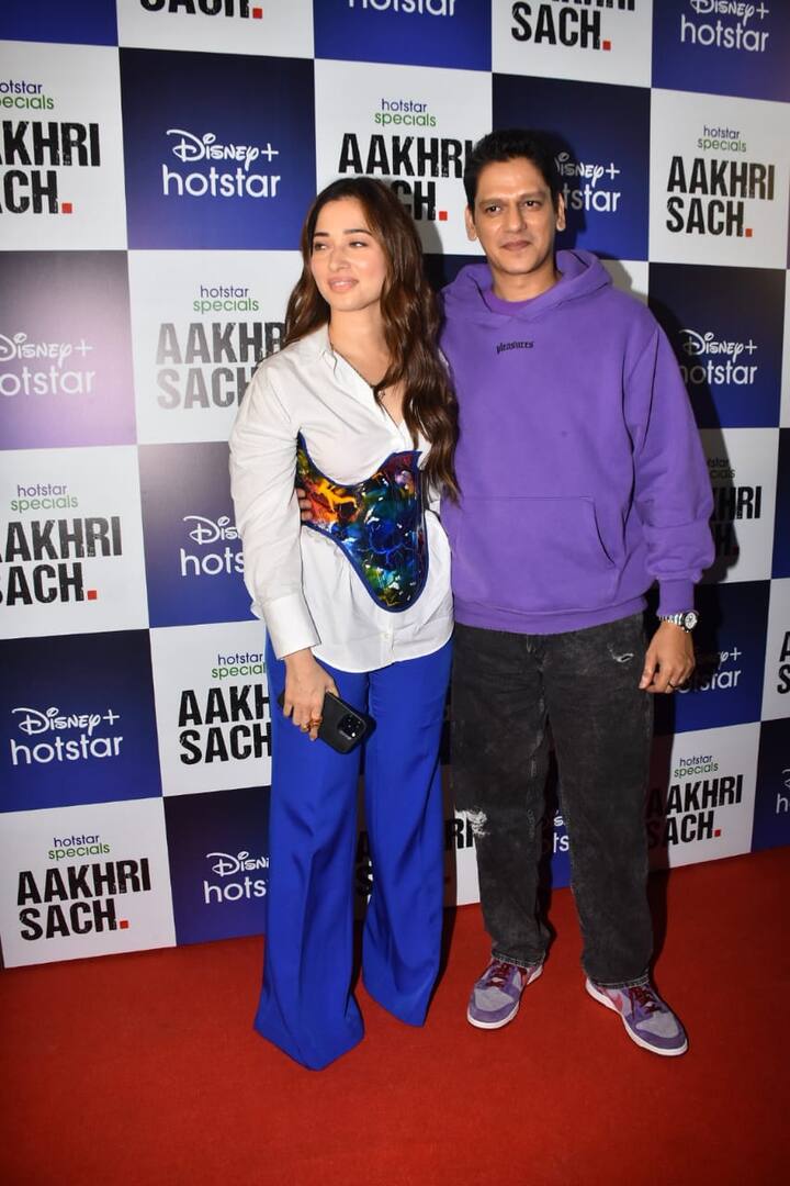 विजय और तमन्ना ने पैपराजी के लिए ढेर सारे पोज भी दिए.