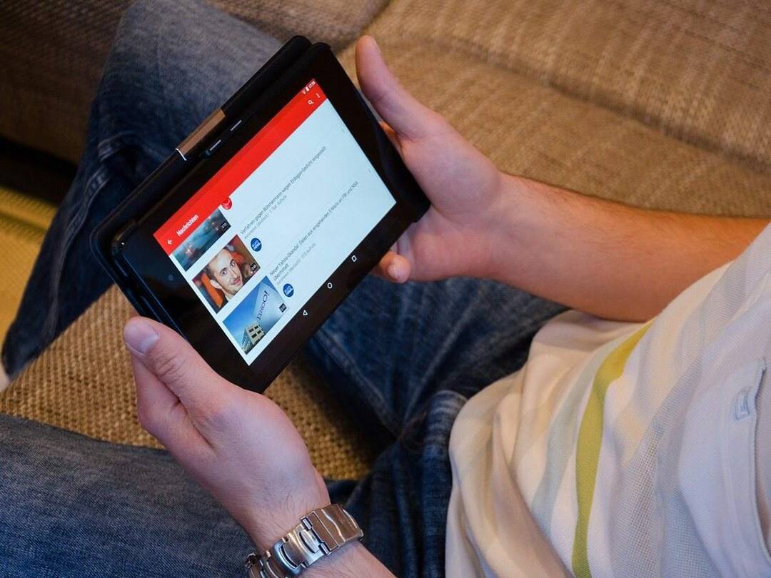 Youtube: యూట్యూబ్ అప్డేట్ - మీకు నచ్చిన పాటను జస్ట్ హమ్ చేస్తే చాలు, వెంటనే ప్లే అవుతుంది YouTube may soon let users find a song by humming its tune Youtube: యూట్యూబ్ అప్డేట్ - మీకు నచ్చిన పాటను జస్ట్ హమ్ చేస్తే చాలు, వెంటనే ప్లే అవుతుంది