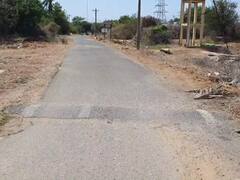 குளித்தலை அருகே பெயர்ந்து வந்த புதிதாக போடப்பட்ட தார் சாலை - பொதுமக்கள் வேதனை