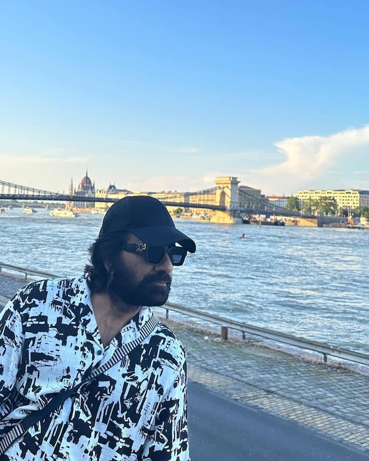 రవితేజ లేటెస్ట్ ఫోటోలను ఇక్కడ చూడండి.