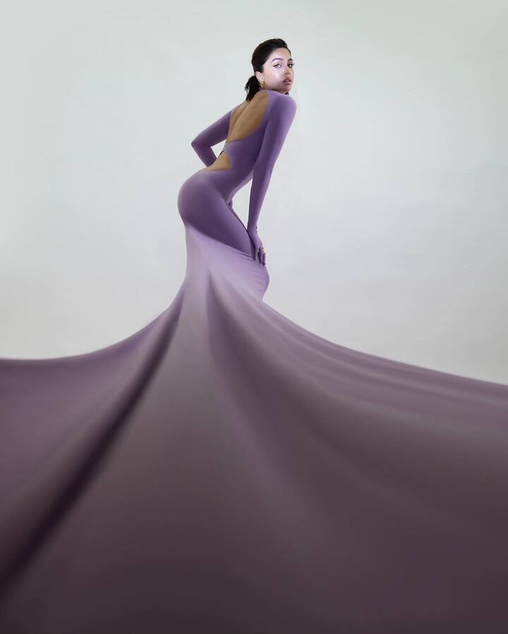 The gown also featured a voluminous skirt.