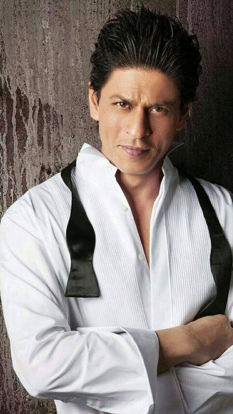 ਸ਼ਾਹਰੁਖ ਖਾਨ ਨੂੰ ਬਾਲੀਵੁੱਡ ਦਾ ਬਾਦਸ਼ਾਹ ਕਿਹਾ ਜਾਂਦਾ ਹੈ। ਉਨ੍ਹਾਂ ਨੇ 1991 'ਚ ਹਿੰਦੀ ਫਿਲਮ ਇੰਡਸਟਰੀ 'ਚ ਕਦਮ ਰੱਖਿਆ ਸੀ। ਆਪਣੀ ਮੇਹਨਤ ਤੇ ਟੈਲੇਂਟ ਦੇ ਨਾਲ ਸ਼ਾਹਰੁਖ ਨੇ ਪੂਰੀ ਦੁਨੀਆ 'ਚ ਉਹ ਮੁਕਾਮ ਹਾਸਲ ਕੀਤਾ, ਜੋ ਹਰ ਬਾਲੀਵੁੱਡ ਕਲਾਕਾਰ ਦਾ ਸੁਪਨਾ ਹੁੰਦਾ ਹੈ।