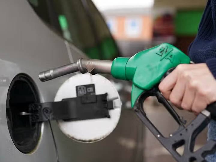petrol and diesel price chennai on 24th august 2023 know full details Petrol, Diesel Price: வானிலையே மாறிடுச்சு.. அப்ப பெட்ரோல், டீசல் விலையில் மாற்றம் இருக்கா? - வாங்க பார்க்கலாம்..!