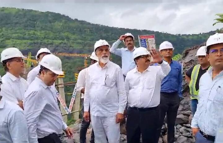 एकूण 13 किलोमीटरच्या या मिसिंग लिंकमध्ये दोन बोगदे आणि दोन पूल उभारले जात आहेत.