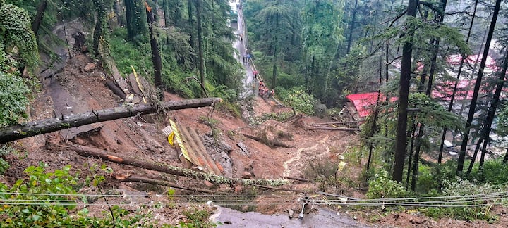 মূলত তিন দফায় ভয়ঙ্কর বৃষ্টির জন্য রাজ্যজুড়ে ৭০৯টি রাস্তা বন্ধ। তীব্র বৃষ্টিতে ২২৪ জনের প্রাণ গিয়েছে। আরও ১১৭ জন মারা যান বর্ষণ-সম্পর্কিত দুর্ঘটনায়। গণ পরিকাঠামোয় ক্ষয়ক্ষতির অঙ্ক ৮ হাজার কোটি টাকারও বেশি। তার উপর এবার কুলুর ধস।