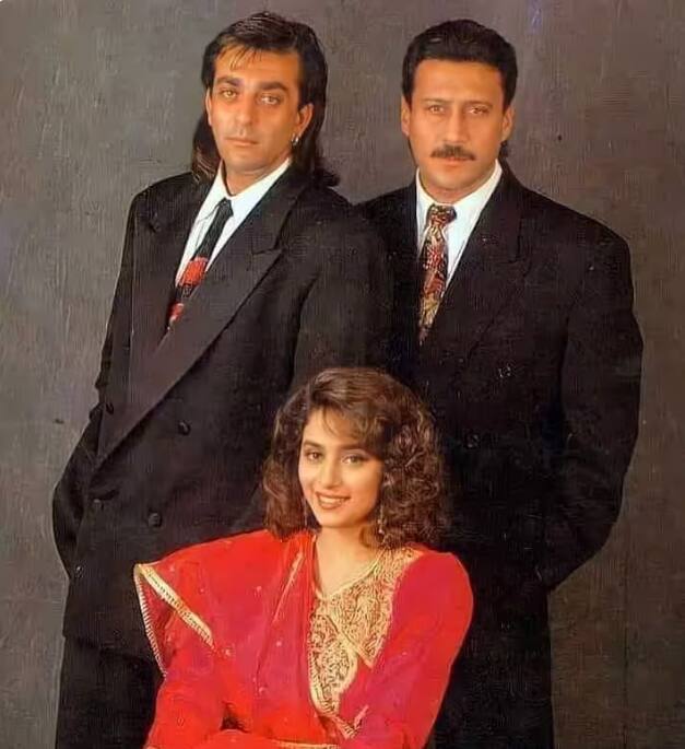 'ਖਲਨਾਇਕ' ਨੇ ਆਪਣੀ ਰਿਲੀਜ਼ ਦੇ 30 ਸਾਲ ਪੂਰੇ ਕਰ ਲਏ ਹਨ। ਇਸ ਫਿਲਮ 'ਚ ਸੰਜੇ ਦੱਤ ਵਿਲੇਨ ਦੀ ਭੂਮਿਕਾ 'ਚ ਨਜ਼ਰ ਆਏ ਸਨ। ਅਦਾਕਾਰ ਦੀ ਜ਼ਬਰਦਸਤ ਅਦਾਕਾਰੀ ਨੇ ਲੋਕਾਂ ਦਾ ਦਿਲ ਜਿੱਤ ਲਿਆ ਸੀ।