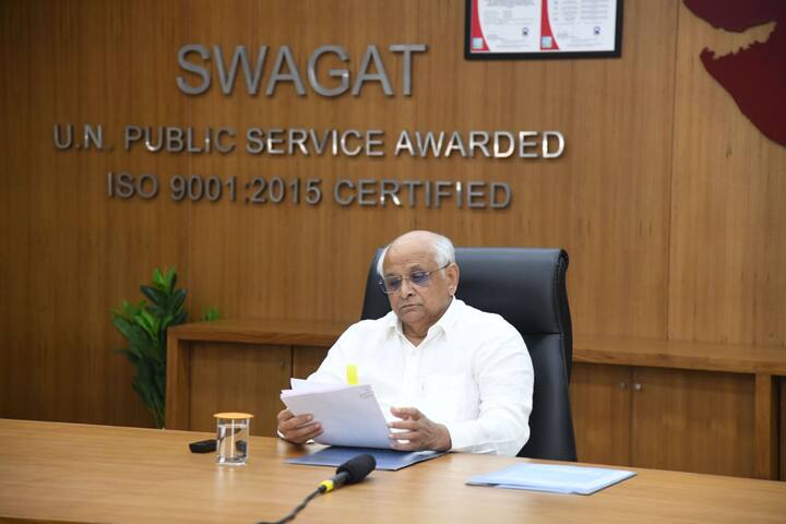 Gandhinagar: મુખ્યમંત્રી ભૂપેન્દ્ર પટેલે રાજ્યના જિલ્લા કલેકટરો અને જિલ્લા વિકાસ અધિકારીઓને સ્પષ્ટ સૂચનાઓ આપી છે કે ખેડૂત ખાતેદારો, સામાન્ય નાગરિકોને પોતાની નાની-નાની રજૂઆતો માટે રાજ્ય સ્વાગત સુધી આવવું જ ન પડે તેવી સમસ્યા નિવારણ વ્યવસ્થા જિલ્લા કક્ષાએ જ સુનિશ્ચિત કરવામાં આવે