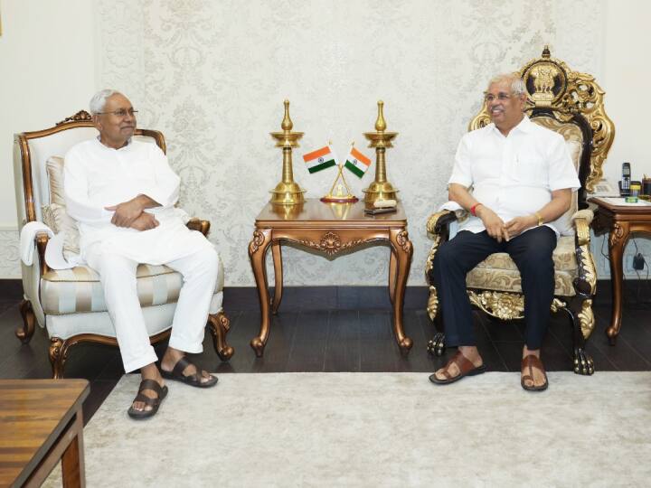 CM Nitish Kumar Met Governor Rajendra Vishwanath Arlekar After Tussle  between Bihar government and Raj Bhavan | Patna News: बिहार सरकार और राजभवन  में खींचतान के बीच बड़ी खबर, CM नीतीश कुमार