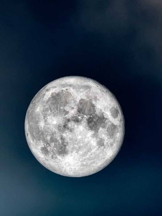 चंद्रमा की उत्पत्ति कब और कैसे हुई?