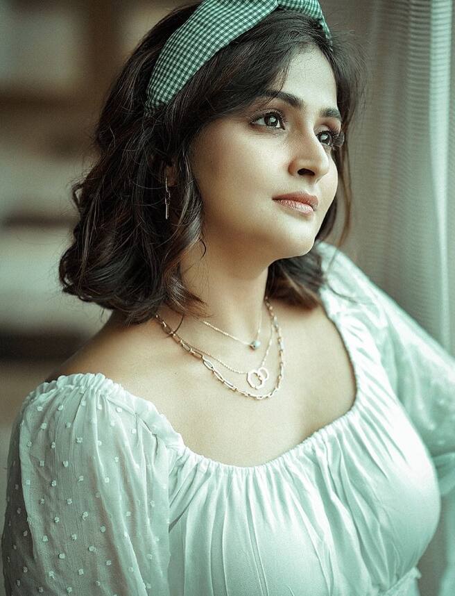“இந்த விஷயத்தில் மற்ற நடிகைகள் குறிப்பாக புதுமுக நடிகைகள் வலுவாக இருக்க வேண்டும். அப்படி இருந்தால் இந்த அட்ஜஸ்ட்மெண்ட் கும்பலை சினிமாவிலிருந்து விரட்டாலாம்” - ரம்யா நம்பீசன்