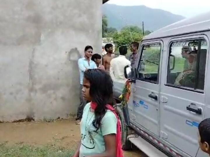 Madhya Pradesh Singrauli News girl child died in a collision with a car due to coming under the wheel ann Singrauli News: मध्य प्रदेश के सिंगरौली में गाड़ी बैक करते समय बड़ा हादसा, पह‍िए के नीचे आने से मासूम की मौत