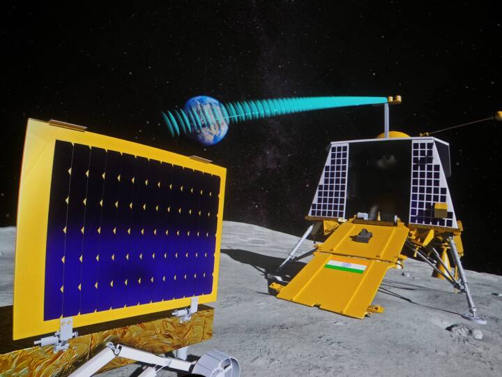 देव ने कहा,'चंद्रयान-2 की विफलता को याद करते हुए हम चिंतित थे. तब उसने फोन करके अपनी निराशा प्रकट की थी. चंद्रयान-3 की सफलता के साथ हम बहुत गदगद हैं और मेरे पास बयां करने के लिए शब्द नहीं हैं.' शिखा ने बताया कि उनकी पुत्रवधू गर्भवती है और उनको उसकी सेहत की भी चिंता थी.