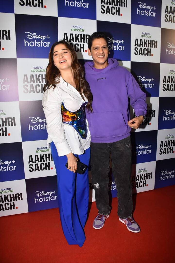 23 अगस्त को सीरीज की स्क्रीनिंग रखी गई थी. जिसमें अपनी गर्लफ्रेंड तमन्ना भाटिया को सपोर्ट करने के लिए विजय वर्मा भी पहुंचे थे.