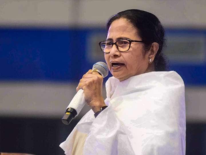 Chandrayaan 3 Soft Landing on Moon Mamata Banerjee says when Rakesh Roshan landed on Moon instead Astronaut Rakesh Sharma Chandrayaan 3: 'जब चांद पर गए थे राकेश रोशन...', चंद्रयान-3 की बधाई देते हुए ये क्या बोल गईं ममता बनर्जी?