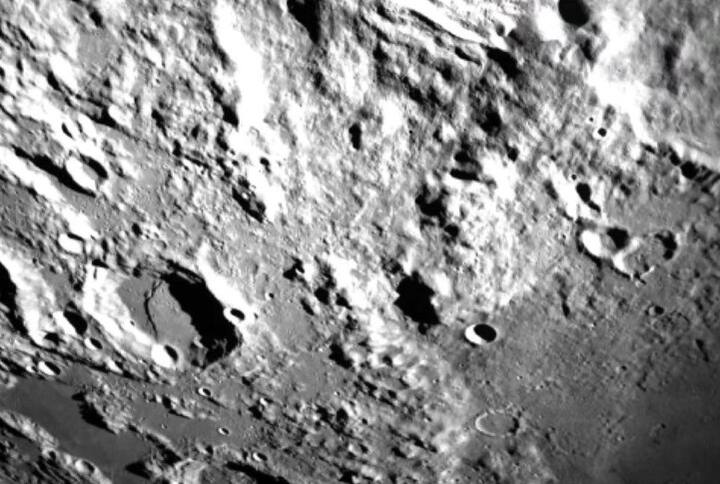 चंद्रावर आतापर्यंत झालेल्या सर्व मोहिमांमधून चंद्राच्या पृष्ठभागाची छायाचित्रं पृथ्वीवर पाठवण्यात आली आहेत.