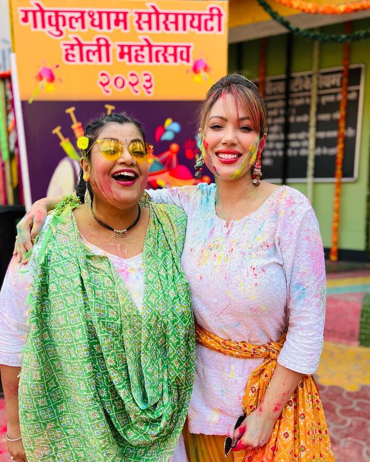 इस बात का खुलासा शो में अंबिका राजनकर यानि कोमल हाथी बनी एक्ट्रेस ने किया था. उन्होंने बताया था कि, “ एक बार सेट पर सांप वाले एपिसोड की शूटिंग हो चल रही थी. तभी अमित ने मुनमुन पर नकली सांप फेंक दिया और वो उनके पीछे चप्पल लेकर पूरे सेट पर भागी थीं..”