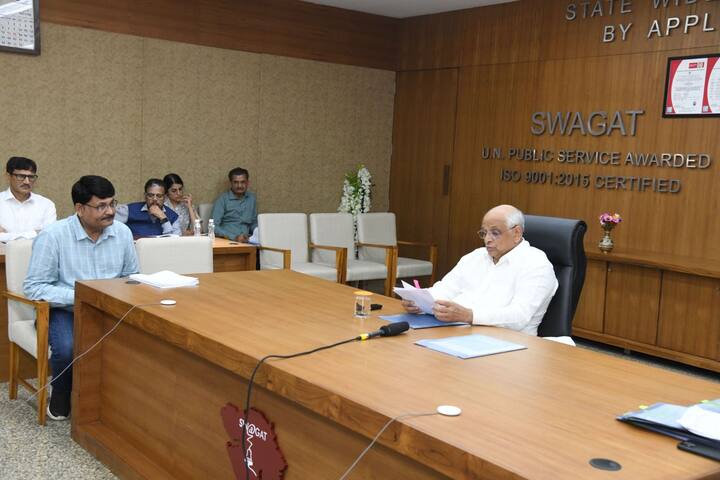 દર મહિનાના ચોથા ગુરુવારે મુખ્યમંત્રીની અધ્યક્ષતામાં નિયમિતપણે યોજવામાં આવતા સ્વાગત ઓનલાઇન જન ફરિયાદ નિવારણની આજની કડીમાં ૧૨ જેટલા પ્રશ્નો રજૂ થયા હતા. ઓગસ્ટ મહિના દરમિયાન જિલ્લા, તાલુકા અને ગ્રામ સ્વાગતમાં કુલ-૫૦૧૦ રજૂઆતો માંથી ૭૭.૫૮ ટકા એટલે કે ૩,૮૮૭ રજૂઆતોનું સુખદ નિવારણ લાવી દેવાયું છે.