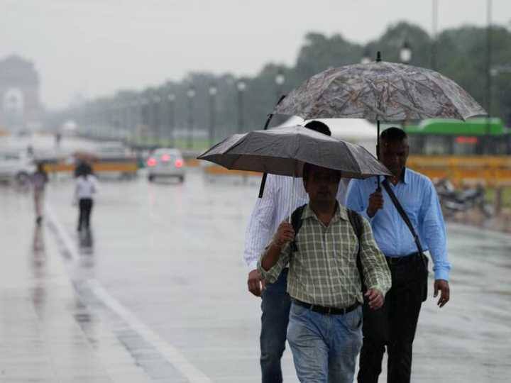 IMD Weather red alert in uttarakhand haryana himachal pradesh rainfall in up mp delhi ncr Weather Today: पहाड़ों पर बारिश का तांडव, मैदानी इलाकों में राहत बांट रहे बादल, जानें अपने प्रदेश का हाल