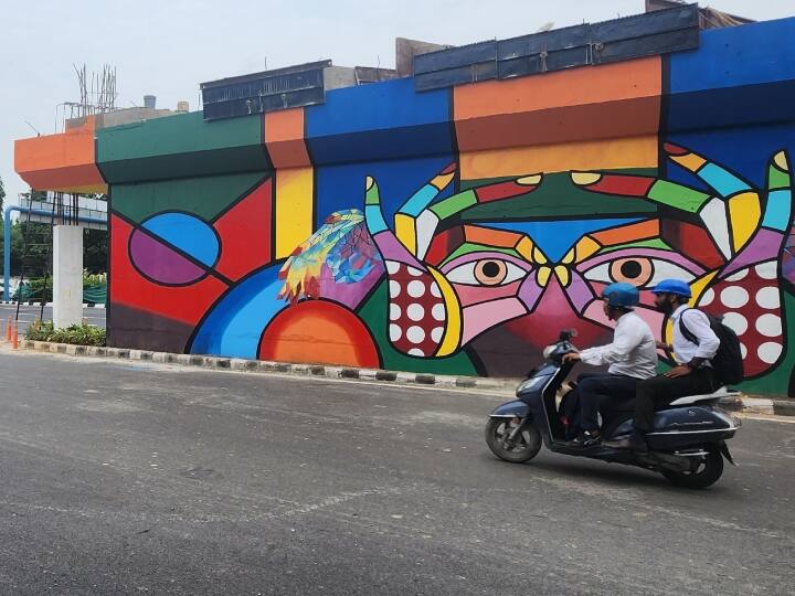 जी-20 को लेकर एक तरफ दिल्लीभर में मरम्मत और मेंटेनेंस का काम किया गया है तो दूसरी तरफ उन इलाकों का सौंदर्यीकरण भी किया गया है, जहां से G-20 में शामिल होने वाले राष्ट्राध्यक्षों और उनके प्रतिनिधि मंडल का आवागमन और ठहराव होगा. इस कड़ी में राजधानी दिल्ली के कई फ्लाईओवर की दीवारों, अंडरपास और सड़कों के किनारे हरियाली के साथ सुंदर कलाकृतियों को उकेरा गया है. जिससे दिल्ली की सुंदरता में चार-चांद लग गए हैं.