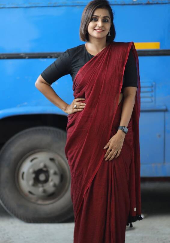 இவர் தற்போது தமிழில் எந்த படத்திலும் நடிக்கவில்லை என்பது குறிப்பிடத்தக்கது.