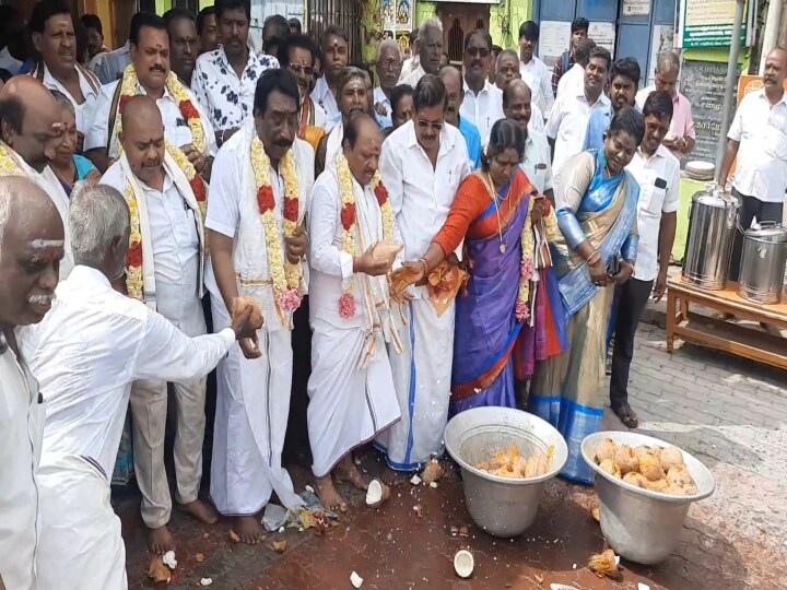 108 தேங்காயுடன் ஆஞ்சநேயர் கோயிலுக்கு வந்த அதிமுகவினர்..! காஞ்சிபுரத்தில் இப்படி ஒரு சம்பவம்..!