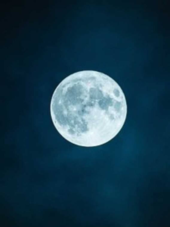 जितनी खूबसूरत धरती है, उतना खूबसूरत चांद क्यों नहीं?