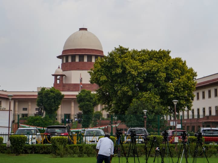 Convict of Bilkis Bano rape case is practicing in supreme court after release ANN बिलकिस बानो केस: दोषी रिहाई के बाद कर रहा है वकालत, सुप्रीम कोर्ट के जज भी हुए हैरान, कहा- 'इसका मतलब ये नहीं कि...'