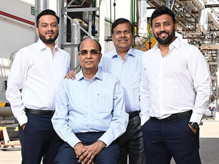 हम बात कर रहे हैं क्लीन साइंस एंड टेक्नोलॉजी लिमिटेड के एमडी अशोक बूब का, जिन्होंने 54 साल में अपना कारोबार शुरू किया. उन्होंने अपने भतीजे के साथ बिजनेस की शुरुआत की और फोर्ब्स की लिस्ट में जगह बनाई.