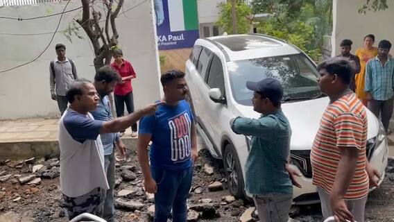 KA Paul Fires On Govt Staff: రోడ్డు తవ్వినందుకు ఆగ్రహంతో రెచ్చిపోయిన కేఏ పాల్