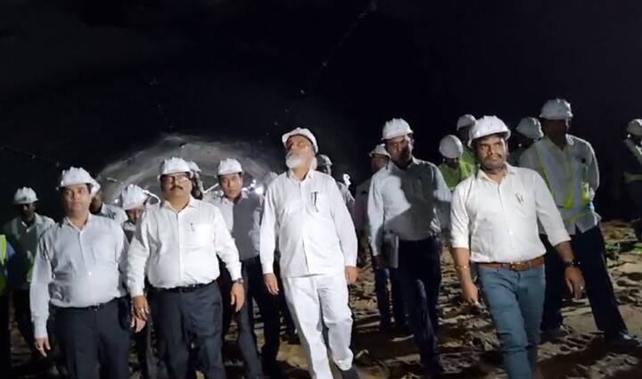 आज भुसेंनी लोणावळा ते खालापूर दरम्यान उभारण्यात येत असलेल्या मिसिंग लिंकच्या कामाची पाहणी केली.