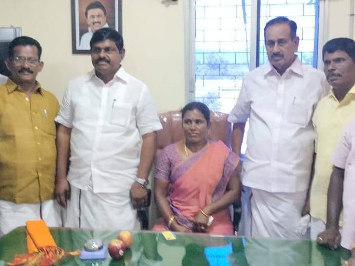 Karur Sukanti Sasikumar elected new president of Thogamalai Union Committee TNN கரூர் தோகைமலை யூனியன் திமுக வசமானது - உற்சாகத்தில் திமுக நிர்வாகிகள்