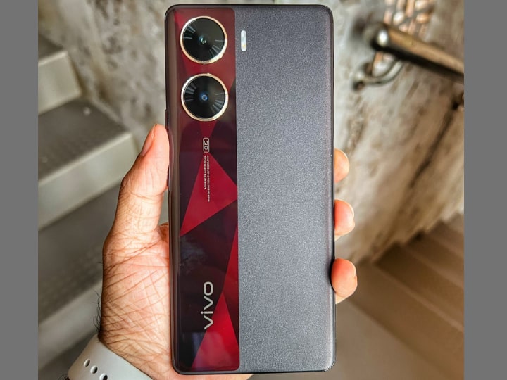 Vivo V29e price leaked check specs and other details 50MP के फ्रंट कैमरे वाले Vivo V29e की इतनी हो सकती है कीमत, प्रोसेसर बिगाड़ सकता है मूड
