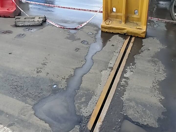 हा पूल मनसे कार्यकर्त्यांनी धोकादायक बनल्याची बाब निदर्शनास आणून दिला.