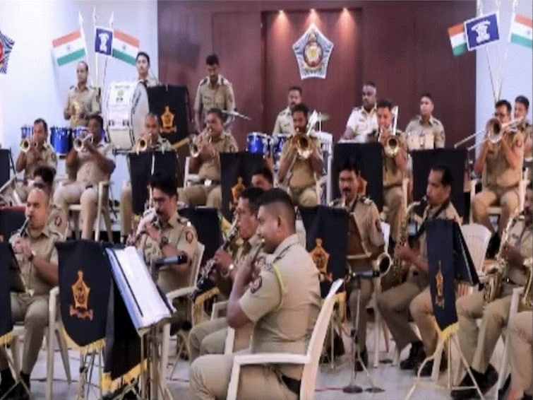 Mumbai Police Celebrates Chandrayaan 3 Landing With Musical Tribute WATCH Mumbai Police Celebrates Chandrayaan-3 Landing With Musical Tribute. WATCH