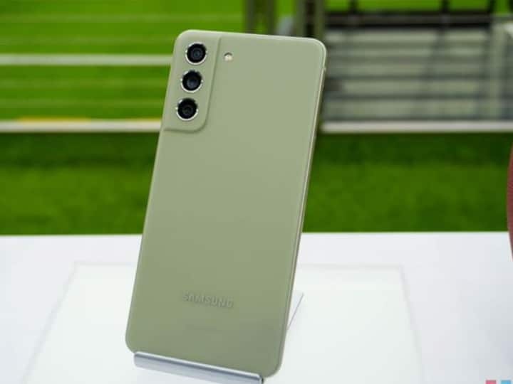 Samsung Galaxy S23 FE may launch in September check expected price and specs Galaxy S23 का अगले महीने लॉन्च होगा फैन एडिशन मॉडल (FE), जानिए स्पेक्स और कीमत 