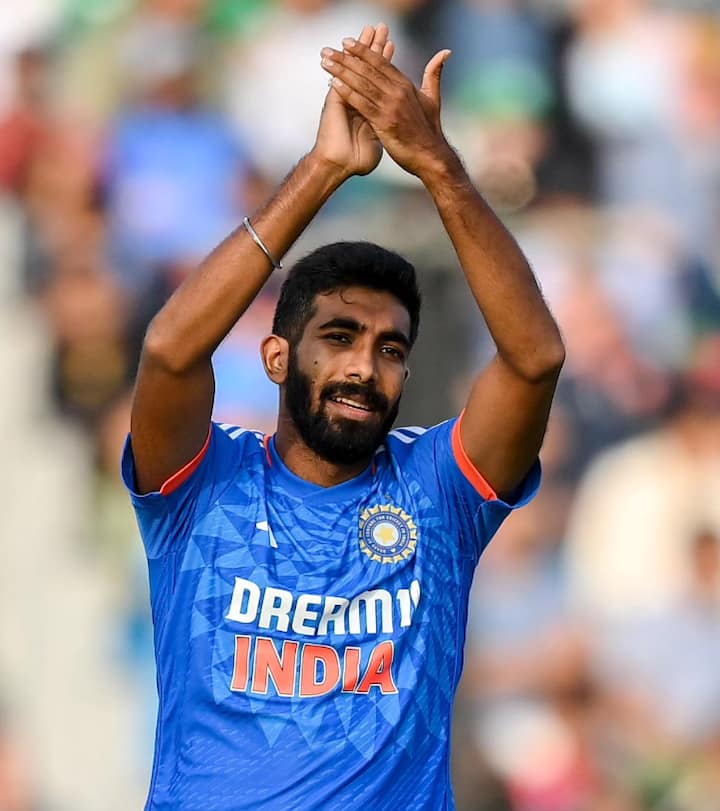 மூன்றாவது டி20 போட்டியிலாவது ஆறுதல் வெற்றியை பெற்றுவிடலாம் என்ற எண்ணத்தில் அயர்லாந்து அணி தயாரான நிலையில் மழை மீண்டும் குறிக்கிட்டது.