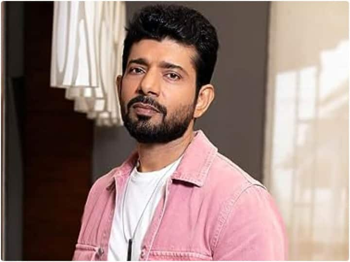 Vineet Kumar Singh Birthday Mukkabaaz actor struggle career films lifestyle unknown facts Vineet Kumar Singh Birthday: दुनिया का इलाज करने के बाद फिल्मी 'पिता' बने विनीत, जानें इस 'मुक्काबाज' में कितना दमखम?