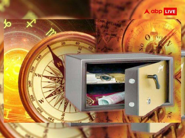 तिजोरी: तिजोरी ऐसी जगह है, जहां लोग कीमती वस्तु, धन और आभूषण आदि रखते हैं. वास्तु शास्त्र के अनुसार व्यक्ति को तिजोरी भी कभी खाली नहीं रखनी चाहिए. यदि धन और आभूषण न हो तो आप एक लाल रंग के कपड़े में कौड़ी, गोमती चक्र और हल्दी की गांठ को बांधकर रख दें. लेकिन तिजोरी को पूरी तरह से खाली कभी नहीं रखें.