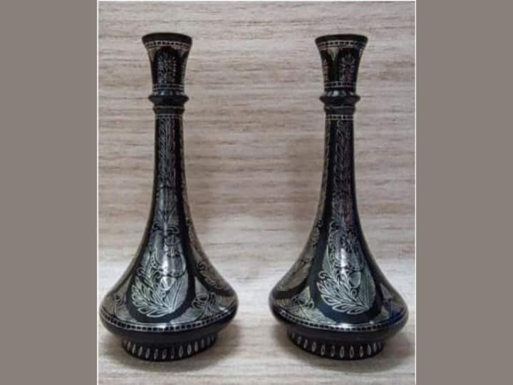 Notably, PM Modi presented a Bidri work Pair of Surahi from Telangana to the South African President, a Nagaland Shawl to the first lady of South Africa, and a Gond Painting from Madhya Pradesh to the Brazilian President. The Bidri work of Surahi is a meticulously crafted masterpiece, using a fusion of zinc and copper alloy as its base metal. Intricate pure silver inlay work embellishes the surface, reflecting the skilled artistry of Bidar District, Karnataka. (Image Source: PTI)