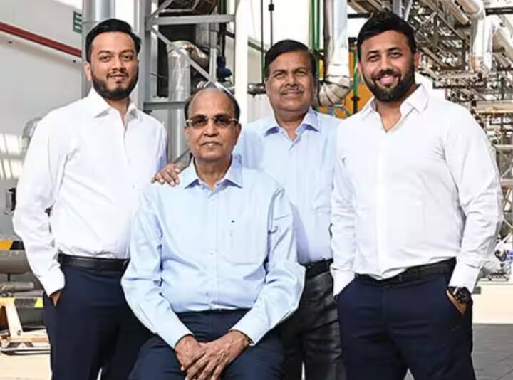 ਅਸੀਂ ਗੱਲ ਕਰ ਰਹੇ ਹਾਂ ਕਲੀਨ ਵਿਗਿਆਨ ਅਤੇ ਤਕਨਾਲੋਜੀ ਲਿਮਟਿਡ ਦੇ ਐਮਡੀ ਅਸ਼ੋਕ ਬੁਬ ਦੀ, ਜਿਨ੍ਹਾਂ ਨੇ 54 ਸਾਲ ਦੀ ਉਮਰ ਵਿੱਚ ਆਪਣਾ ਕਾਰੋਬਾਰ ਸ਼ੁਰੂ ਕੀਤਾ ਸੀ। ਉਸਨੇ ਆਪਣੇ ਭਤੀਜੇ ਨਾਲ ਕਾਰੋਬਾਰ ਸ਼ੁਰੂ ਕੀਤਾ ਅਤੇ ਫੋਰਬਸ ਦੀ ਸੂਚੀ ਵਿੱਚ ਜਗ੍ਹਾ ਬਣਾਈ।