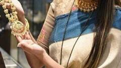 Gold Price Today : আজ ভরামহালক্ষ্মী ব্রতের দিন ফের কমল সোনার দাম ! আজই সোনা কিনে বেঁধে ফেলুন সৌভাগ্য