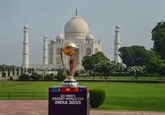 World Cup 2023 : ஈஃபில் டவர் முன் உலகக் கோப்பையுடன் போஸ் கொடுக்கும் நடிகை மீனா..பூரிப்பில் ரசிகர்கள்!