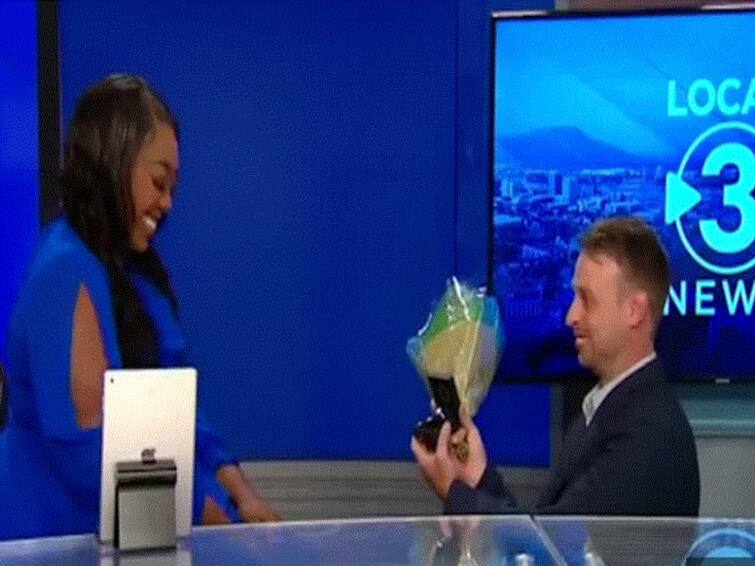 US Reporter Proposes To News Anchor Girlfriend On Live Television Watch Viral Video US Reporter Proposes To News Anchor Girlfriend On Live Television, Watch Viral Video