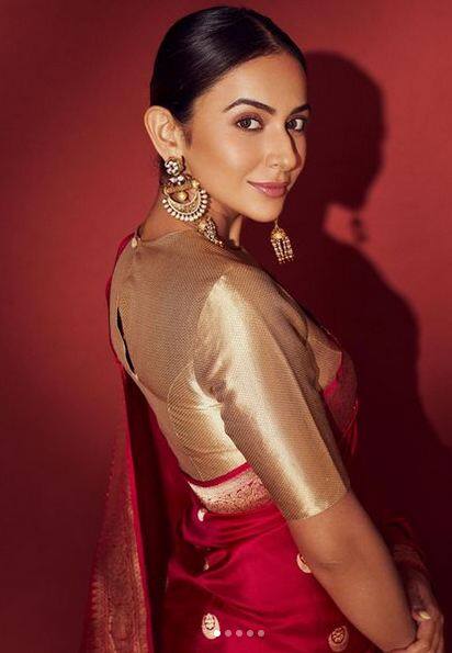 ਇਨ੍ਹੀਂ ਦਿਨੀਂ ਅਦਾਕਾਰਾ ਆਪਣੇ ਇੰਸਟਾਗ੍ਰਾਮ ਅਕਾਊਂਟ 'ਤੇ ਇੱਕ ਤੋਂ ਵਧ ਕੇ ਇੱਕ ਗਲੈਮਰਸ ਤਸਵੀਰਾਂ ਪੋਸਟ ਕਰਨ 'ਚ ਰੁੱਝੀ ਹੋਈ ਹੈ। ਹਾਲਾਂਕਿ ਜਦੋਂ ਵੀ ਉਹ ਆਪਣੀਆਂ ਤਸਵੀਰਾਂ ਪ੍ਰਸ਼ੰਸਕਾਂ ਨਾਲ ਸ਼ੇਅਰ ਕਰਦੀ ਹੈ ਤਾਂ ਮਿੰਟਾਂ 'ਚ ਹੀ ਵਾਇਰਲ ਹੋ ਜਾਂਦੀ ਹੈ।