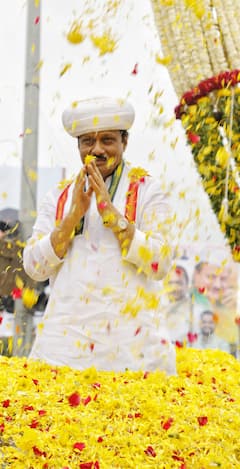 Ajit Pawar : पिंपरी चिंचवडमध्ये अजित पवारांचे जंगी स्वागत, ढोल ताशाच्या गजरात कार्यकर्त्यांचे शक्तीप्रदर्शन