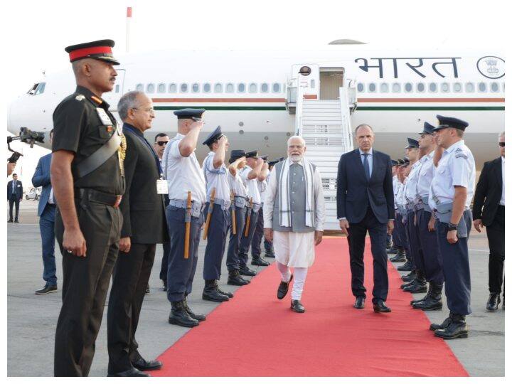 PM Modi Greece Visit:  प्रधानमंत्री नरेंद्र मोदी को एथेंस में ग्रीक राष्ट्रपति ने ग्रैंड क्रॉस ऑफ द ऑर्डर ऑफ ऑनर से सम्मानित किया है. ग्रीस ने पीएम मोदी को अपने दूसरे सबसे बड़े नागरिक सम्मान से नवाजा