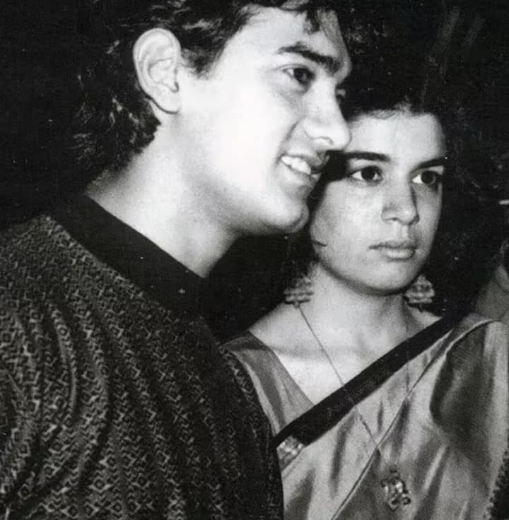 आज जब भी किसी सेलेब की शादी होती है वहीं लाखों करोड़ों रुपए लगते हैं, लेकिन वो वक्त ऐसा था जब आमिर ने शादी की तो उनका ब्याह सस्ते में निपट गया था. रीना और आमिर कीलवमैरिज थी. उनकी कहानी बहुत इंट्रस्टिंग रही. दोनों एक दूसरे के पड़ोसी थे और अक्सर चोरी छिपे एक दूसरे को निहारते रहते थे.