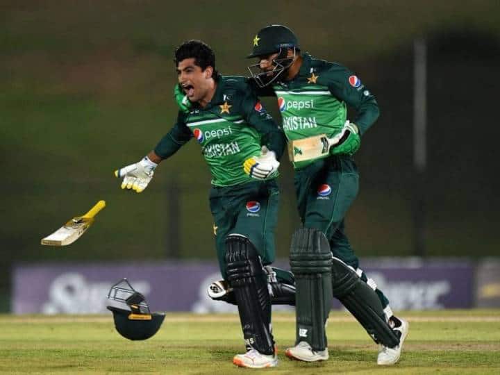 Pakistan Beat Afghanistan In 2nd ODI By 1 Wicket Naseem Shah Hit 2 Fours In Last Over thriller PAK vs AFG: अफगानिस्तान पर भारी पड़े पाकिस्तान के नसीम शाह, आखिरी ओवर में 2 चौके जड़कर दिलाई रोमांचक जीत