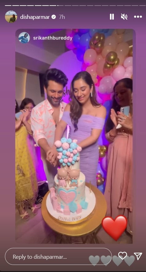 Disha Parmar Baby Shower: दिशा परमार की गोदभराई में हुई खूब मस्ती, बेबी बंप फ्लॉन्ट करते बेहद खूबसूरत लगीं एक्ट्रेस, देखें Inside तस्वीरें