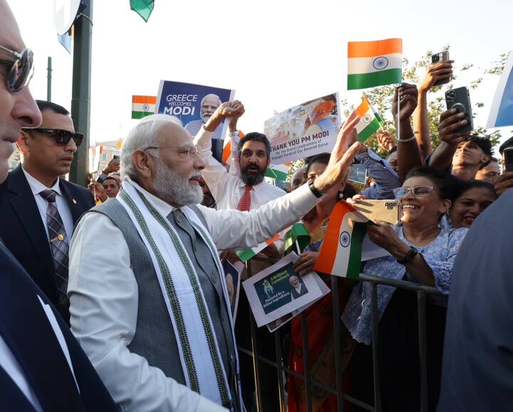 PM Modi Greece Visit:   PM Narendra Modi Lands In Athens On A One-Day Official Visit PM Modi Greece visit: PM મોદી એક દિવસના પ્રવાસ પર ગ્રીસ પહોંચ્યા, ઢોલ નગારા સાથે પ્રવાસી ભારતીઓએ કર્યું સ્વાગત